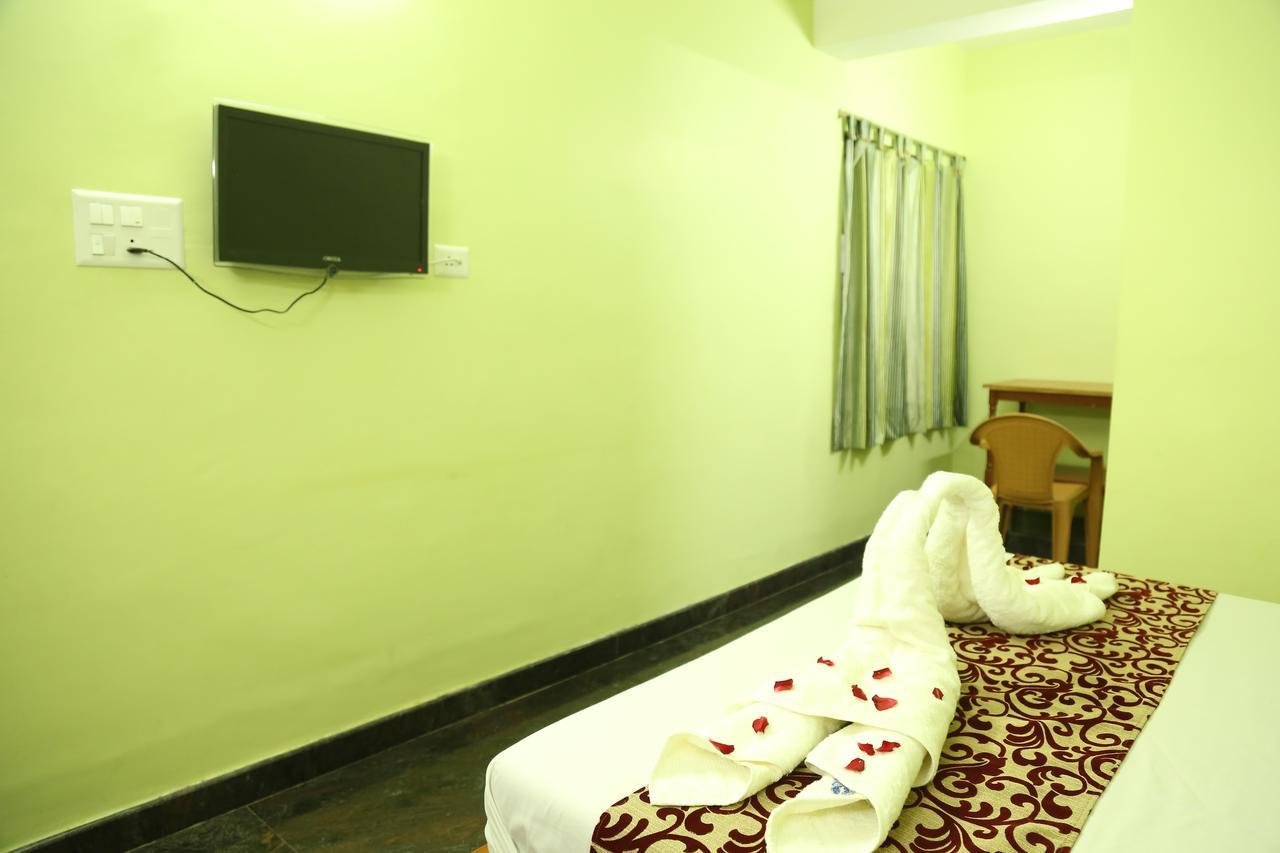 Hotel Vijay Pollachi Exterior photo